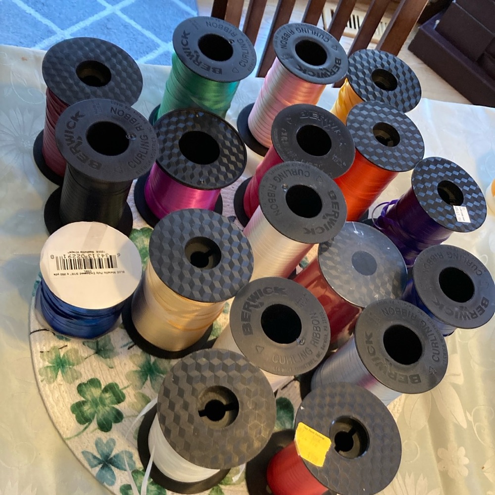 18 rolls of curling ribbon